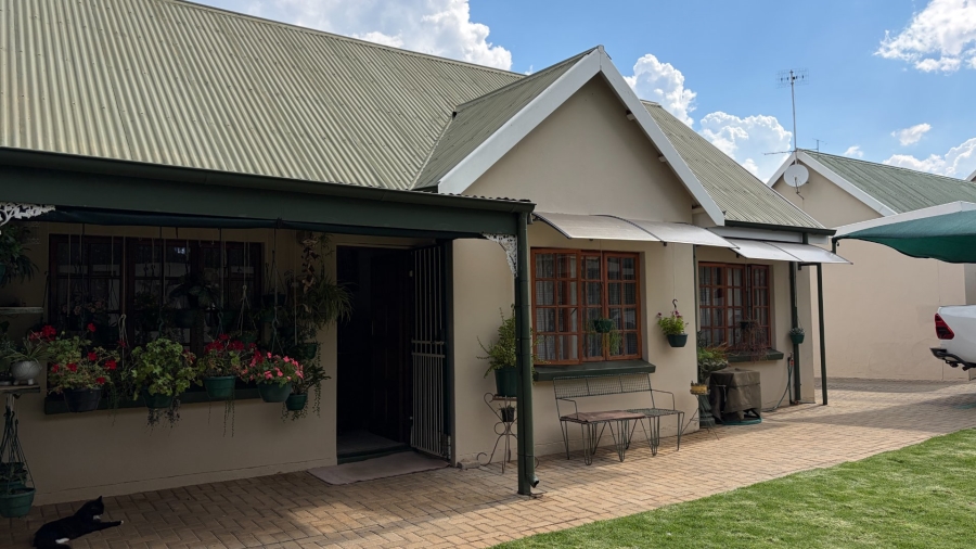 3 Bedroom Property for Sale in Miederpark North West